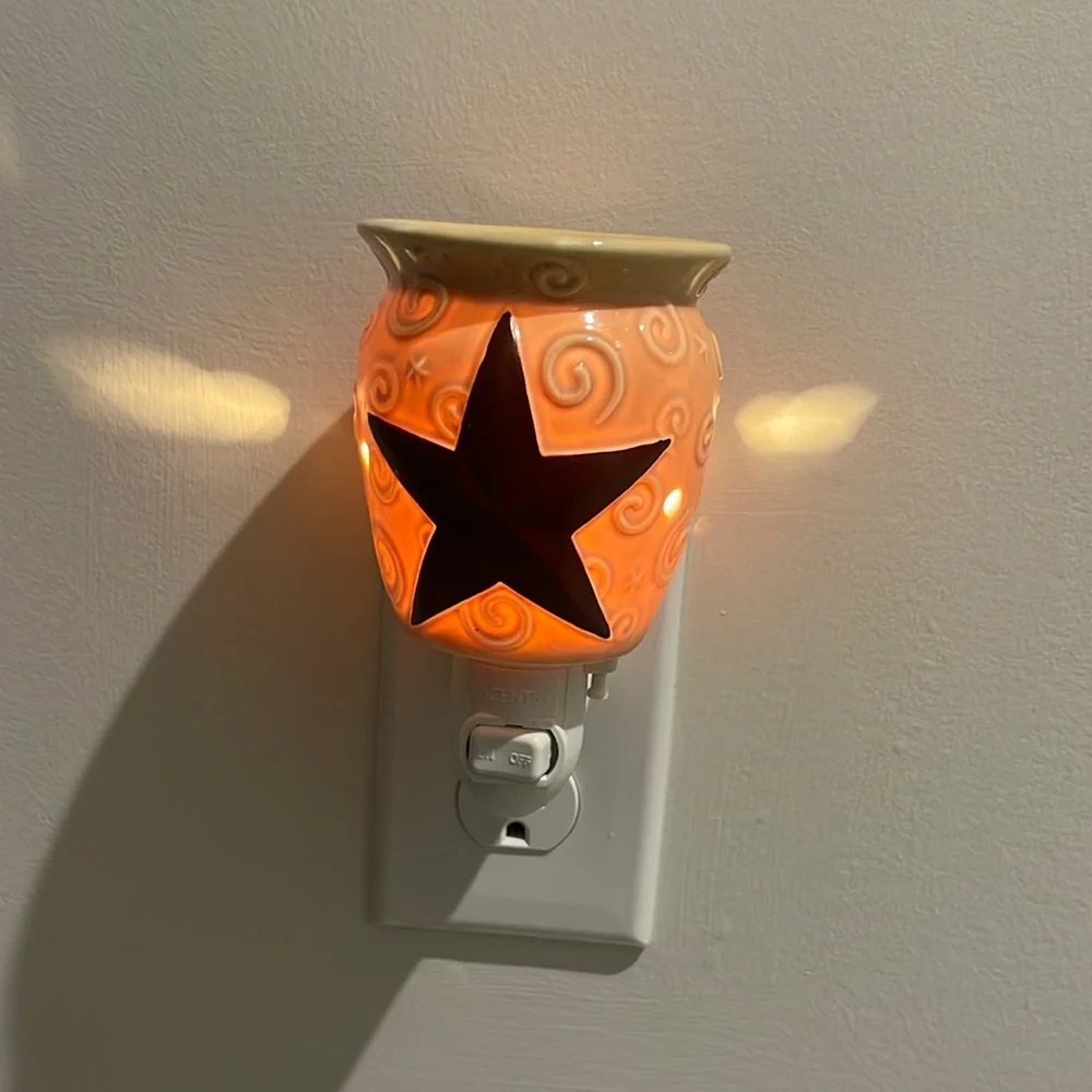 Scentsy retired primitive, barn, star wall, plug, nightlight
